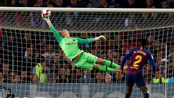 Löw un Manuel Neuer ısrarı sizce neden şu an dünyanın en iyi kalecisi olan Marc Andre Ter Stegen dururken neden hala Neuer?