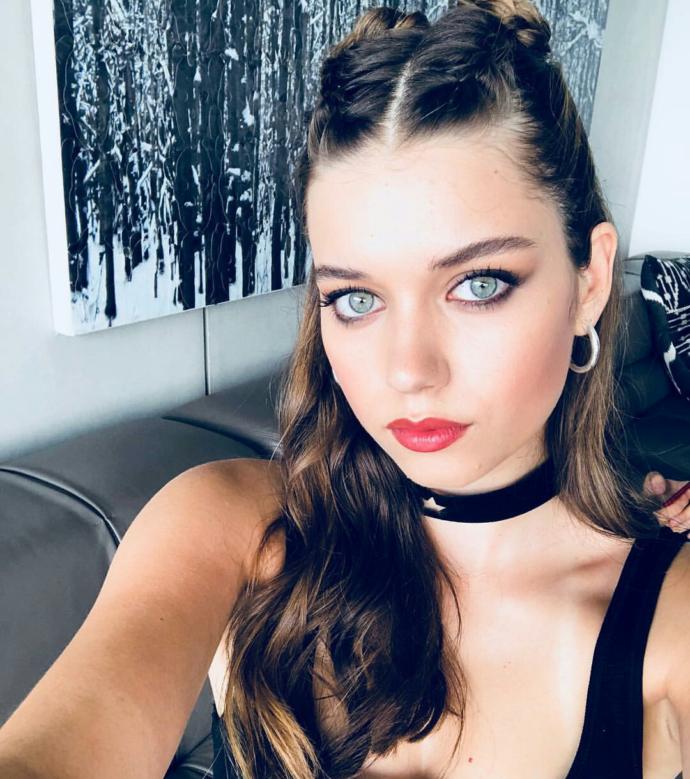 (Anket) Hande Erçel vs Afra Saraçoğlu?