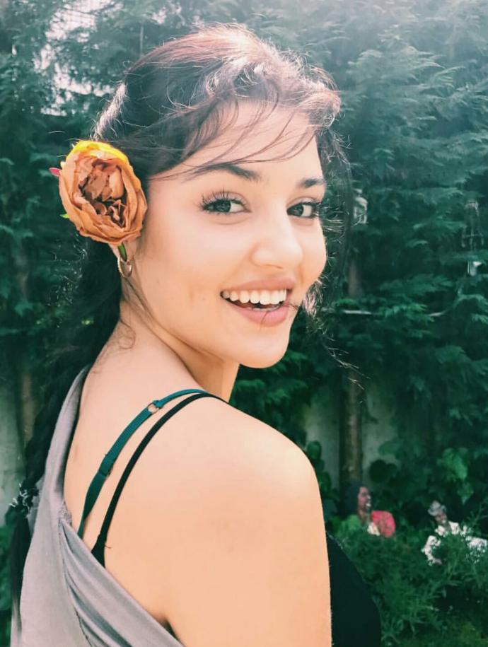 (Anket) Hande Erçel vs Afra Saraçoğlu?