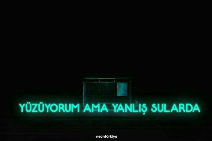 KScanlar en sevdiği neon yazıları paylaşabilir mi?