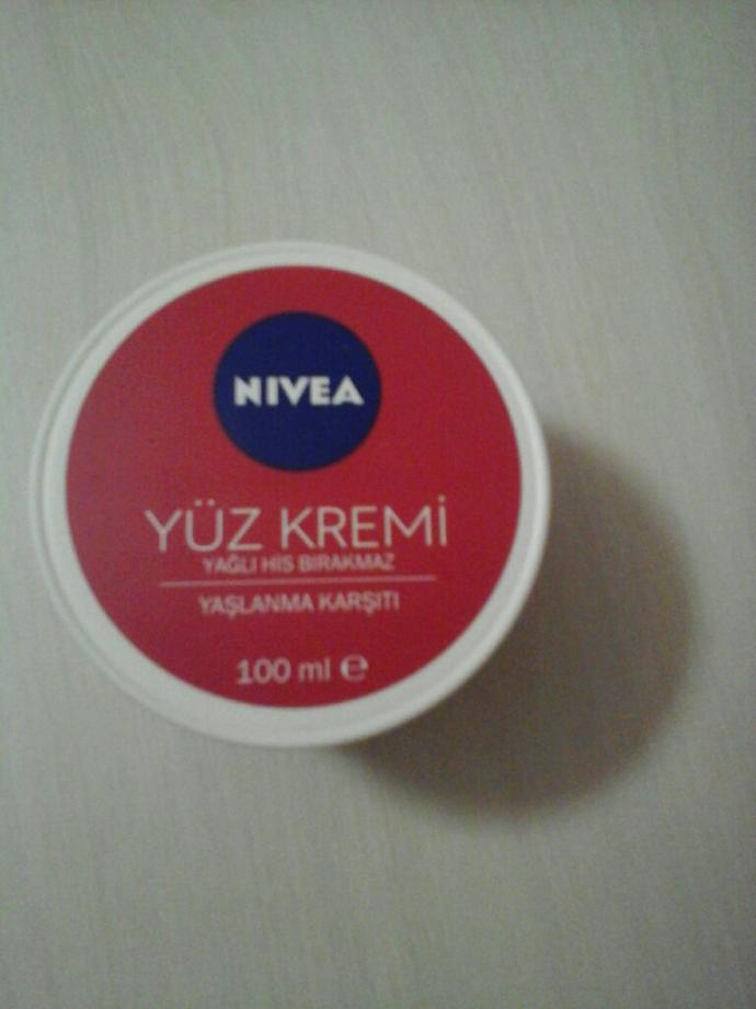 Diadermine kırışıklık karşıtı krem kullananlar var mı? 