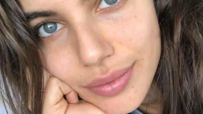 Bu kız doğal güzel mi oluyor?