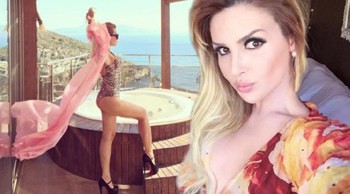 Selin Ciğerci babasının hediye ettiği 1,5 Milyon TL değerinde olan cip ile fotoğraf çekildi. Sizce yaptığı yerinde bir hareket mi?