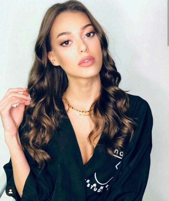 Sizce Dilan Çicek Deniz Türkiye'nin en güzel kızı değil mi arkadaşlar 😍 ?