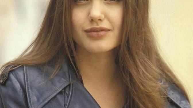 Angelina jolie abartıldığı kadar güzelmi sizce?
