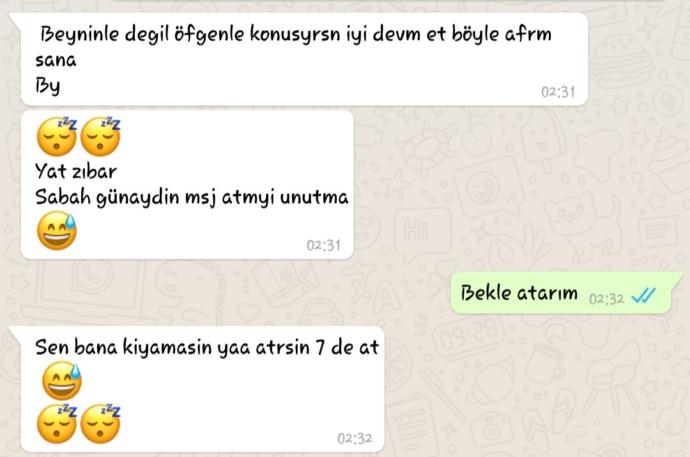 Benim onu sevdiğimi biliyor neden bana acı çektiriyor?