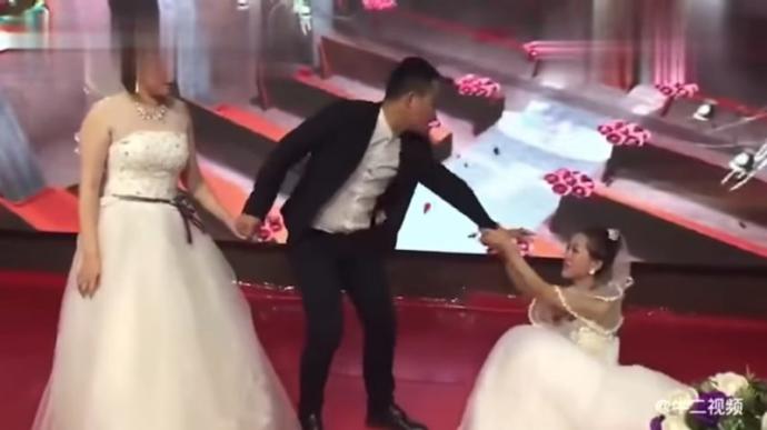 Eski sevgilisinin düğününü gelinlikle basarak “Geri dön” diye yalvaran Çinli kadın. Sence bu hikayede en çok üzülen kim?