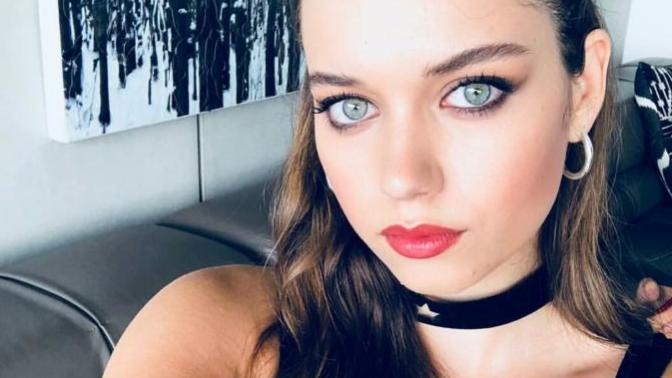 Afra Saraçoğlu mu daha güzel, Hande Erçel mi?