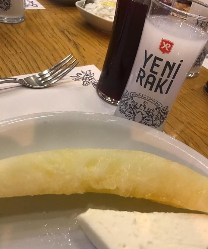 Kadehimizi neye kaldırıyoruz dostlar?