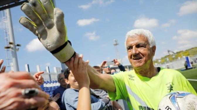 Rekorlar kitabına giren 'Dünyanın en yaşlı futbolcusu' tam 73 yaşında. Sence futbol en fazla kaç yaşına kadar oynanmalı?
