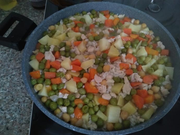 Siz yaptığınız sebzeli pilav içerisine neler katıyorsunuz?