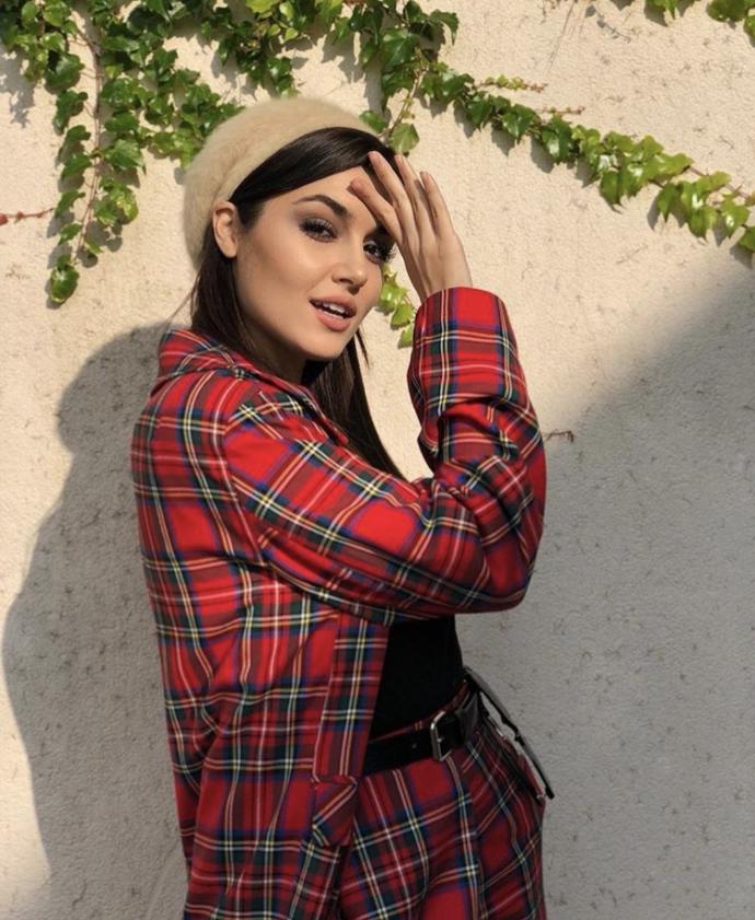 “Oyunculuğu vasat ama kendi güzel” olan bu ünlülerden hangisi daha iyi?
