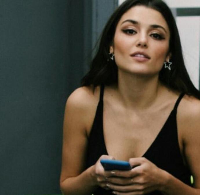 Hande Erçel sizce seksi ve çekici mi?