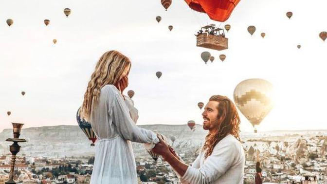 Evlilik teklifini basit bir şekilde eden adam yeterince sevmiyor mudur?