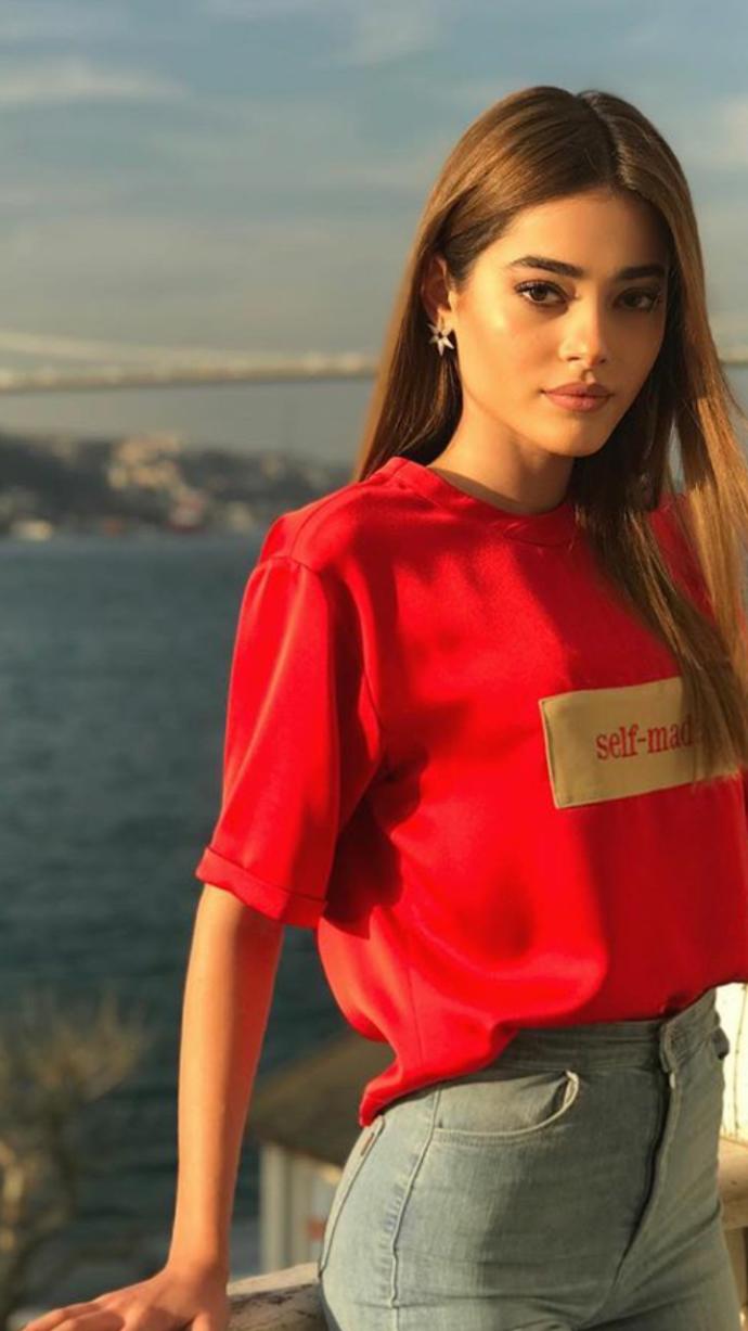 Bu kırmızı t shirt nereden bilen var mı?