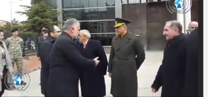 Tugay Komutanı Tuğgeneral Özgür Nuhut HDP Belediye Başkanının elini sıkmadı. Siz olsanız Başkanın elini sıkar mıydınız?