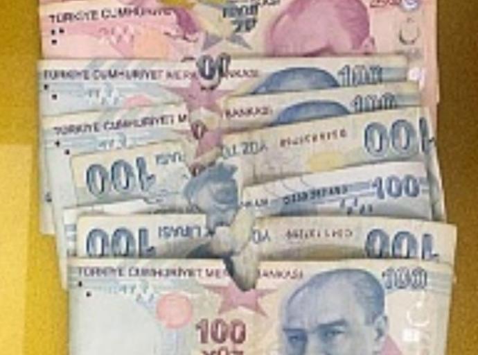 Cüzdandaki ucu yırtık parayı başkasına çaktırmadan mı verirsin yoksa bankada mı değiştirirsin?