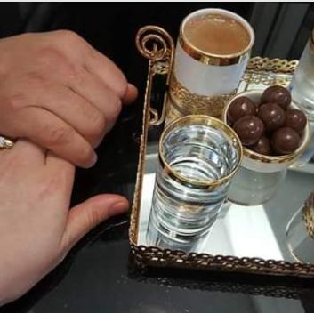 Aşk ile içilen kahve mi yalnız içilen kahve mi daha tatlıdır?