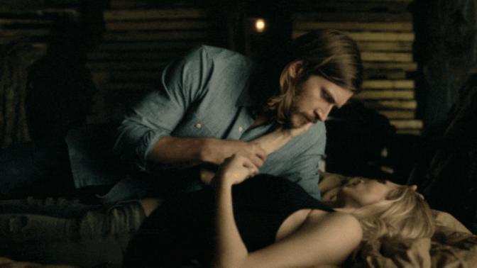 Ailenizle film izlerken öpüşme sahnesi geldiğinde neler oluyor?