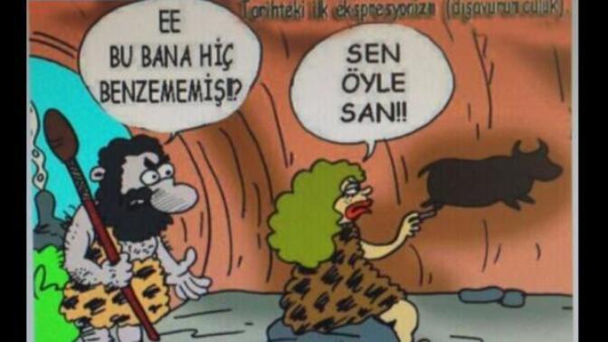 Karısını yatağa tek yollayan koca mi daha öküzdür yoksa seksi kıyafetle yanında duran karısına değil de telefonuna bakan koca mı?