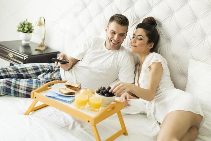 Sıkı bir sabah kahvaltısı yapmak mı, zevkli bir sabah seksi yaşamak mı daha keyifli?