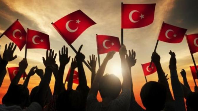 Bugün 3 mayıs Dünya Türkçülük Günü. Yeniden dünyaya gelsen yine Türk doğmak ister miydin? Türklük duygusu sana ne ifade ediyor?