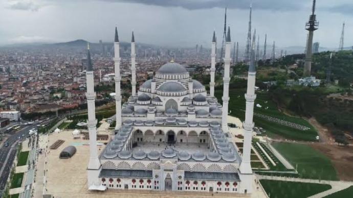 Büyük Çamlıca Camii