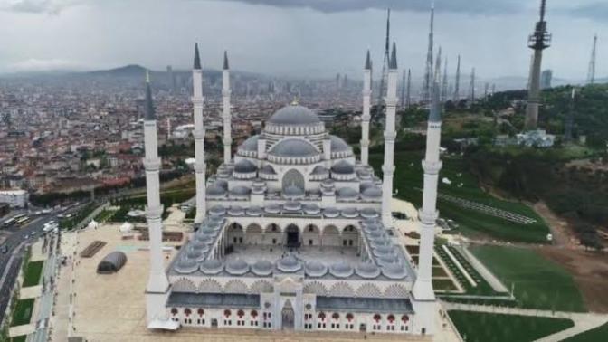 63 bin kişilik Çamlıca Camii resmen açıldı. Sizce böyle büyük bir camiye ihtiyacımız var mıydı?