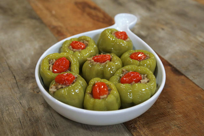Türk mutfağında yöresel zeytinyağlı dolma yapılırken hangi malzeme kullanılmaz?