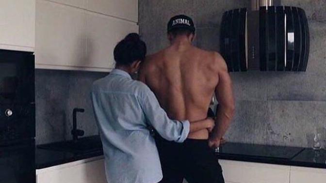 Seviştikten sonra sevgilisinin gömleğini giyen kadın seksi midir?