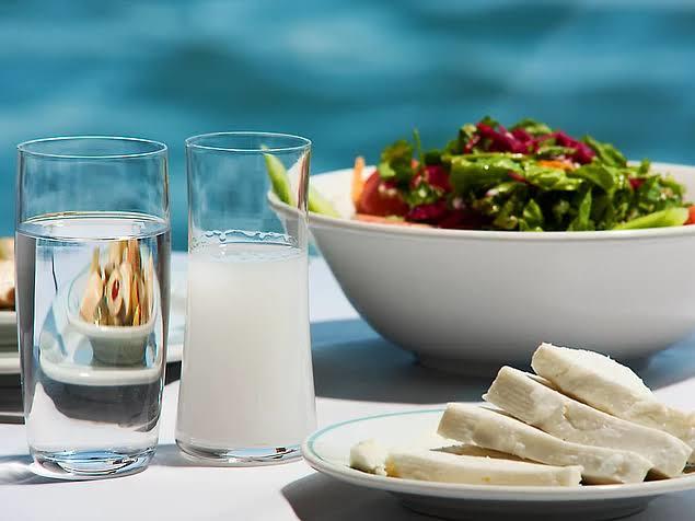 Rakının yanına en güzel ne eşlik eder?