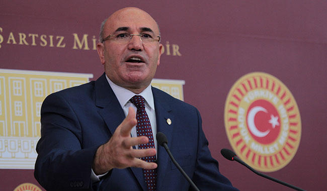 Yüzüne asit atılan Berfin'in korneası gün geçtikçe eriyor. Masraflarını estetik olduğu gerekçesiyle üstlenmeyen Bakanlık haklı mı?