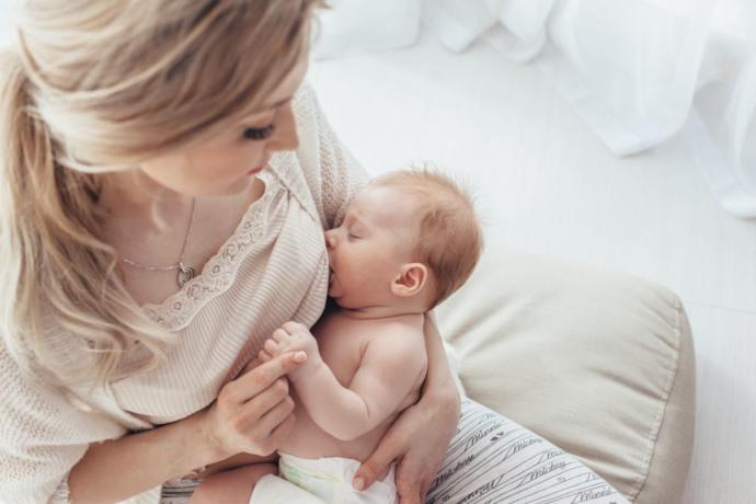 Emziren anne sütünün yeterli olduğunu nasıl anlayabilir?