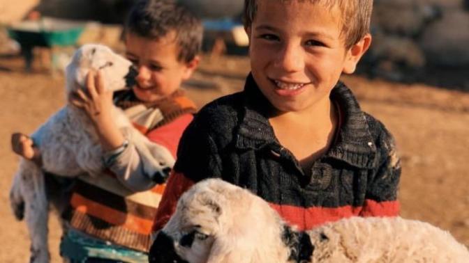 Bazende mutluluk bir masum meleğin gözlerinde gizlidir değil mi?