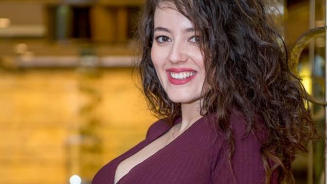 Pelin Akil çok güzel değil mi?