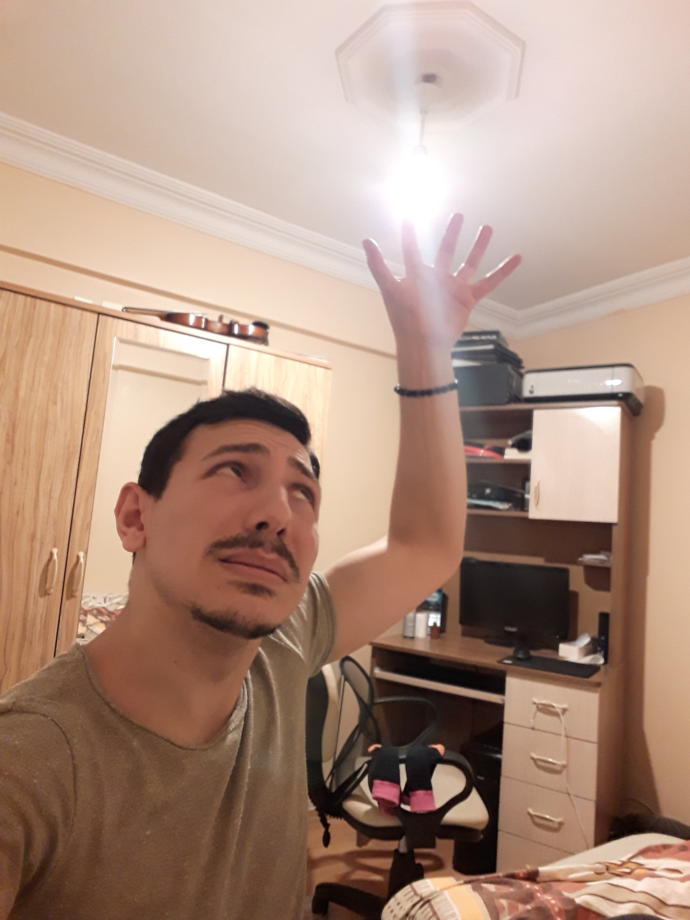 İnsan kendi enerjisiyle lamba patlatabilir mi?