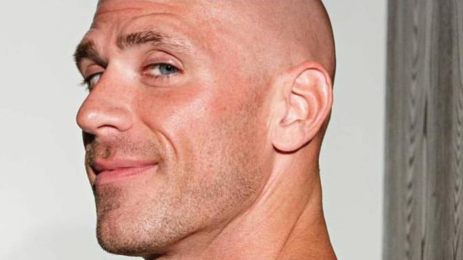 Johnny Sins'e benziyor muyum?