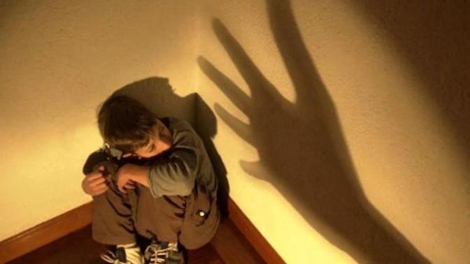 "Kadın mısın, yoksa erkek mi?" sorusunu duyunca, çocuğu dövdü. Bu soru bir çocuğu dövmeyi gerektirir mi?