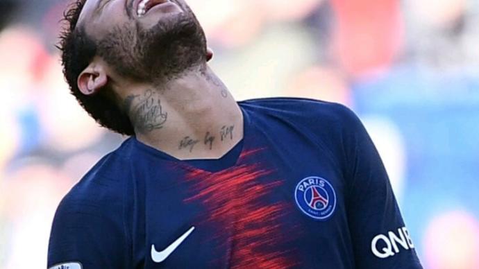 Neymar'ın taraftara attığı yumruk 3 maça mâl oldu. Yorumunuz nedir?