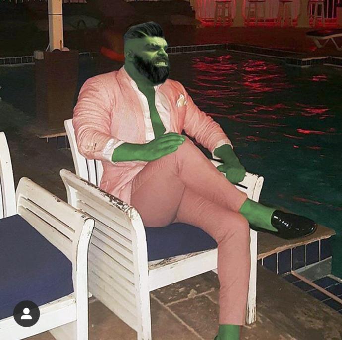 Dar pantolon erkeğin dekoltesi midir?
