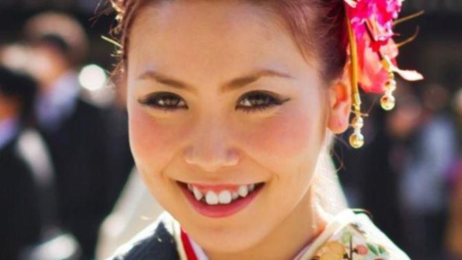 Ön dişleri yamuk olan kızlar daha mı çekici sizce?