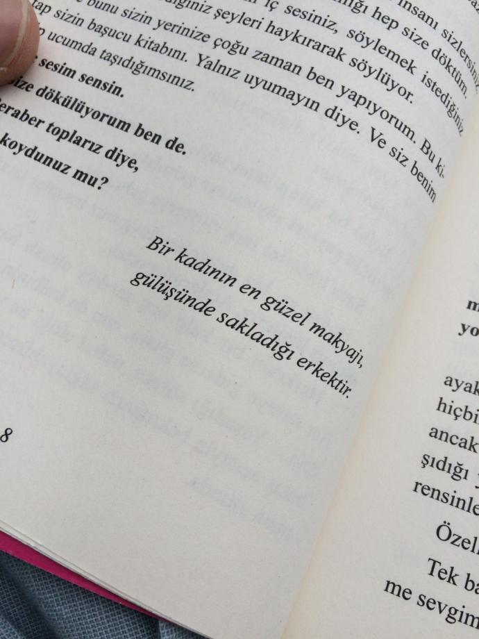Bir kadının en güzel makyajı, gülüşünde sakladığı erkek midir?