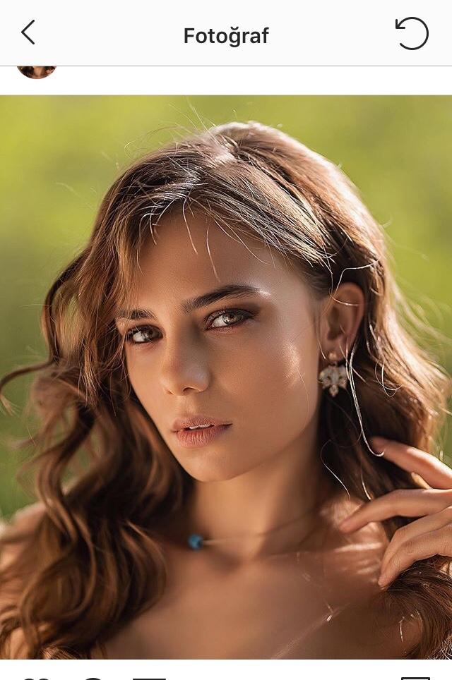 Bahar şahinin saç rengi ne?