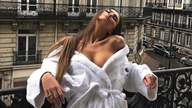 Çıplaklık mı daha tahrik edici yoksa seksi kıyafetler mi?