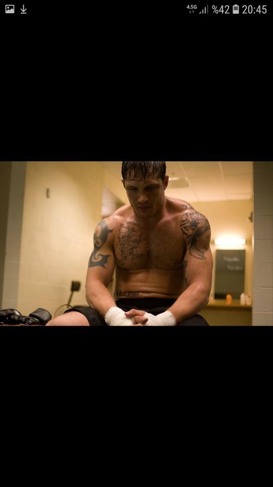 Sizce tom hardynin vucudu nasil?