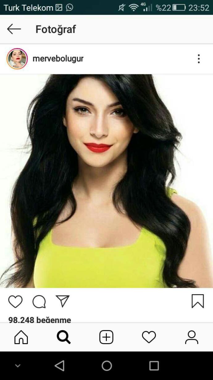 Beyaz tenliyim tenim aşırı beyaz sizce simsiyah saç mı yoksa kahverengi mi yapayım? Ya da koyu kahverengi?