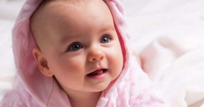 Bu kız bebek takımlarından hangisi daha sevimli duruyor?