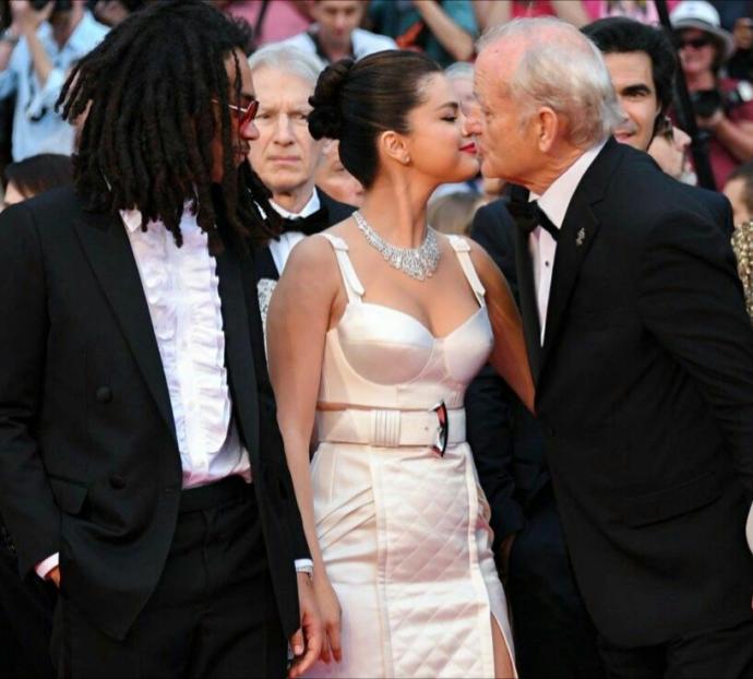 Selena Gomez, kendisinden 43 yaş büyük 68 yaşında ki Bill Murray ile çıkmaya başladı?