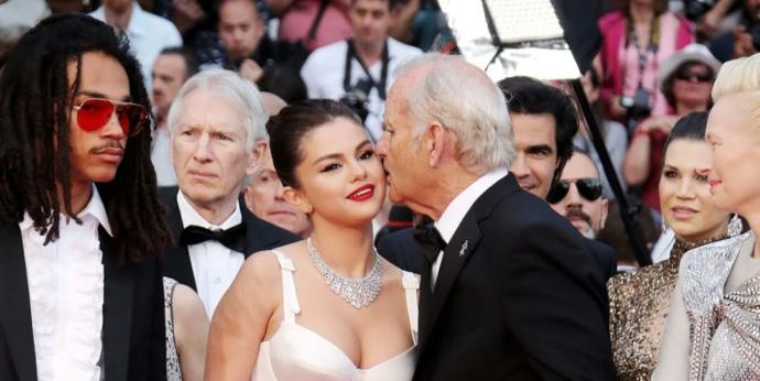 Selena Gomez, kendisinden 43 yaş büyük 68 yaşında ki Bill Murray ile çıkmaya başladı?