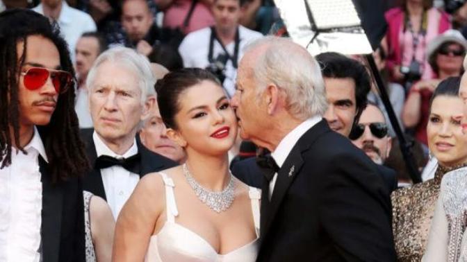 Selena Gomez, kendisinden 43 yaş büyük 68 yaşında ki Bill Murray ile çıkmaya başladı?